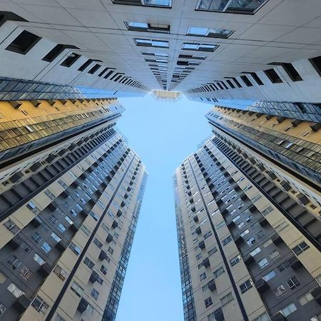 Enjoy Bgc Sunset And Golf Course View 2 Bedroom Loft With 100Mbps Internet Connection Manila Exterior photo