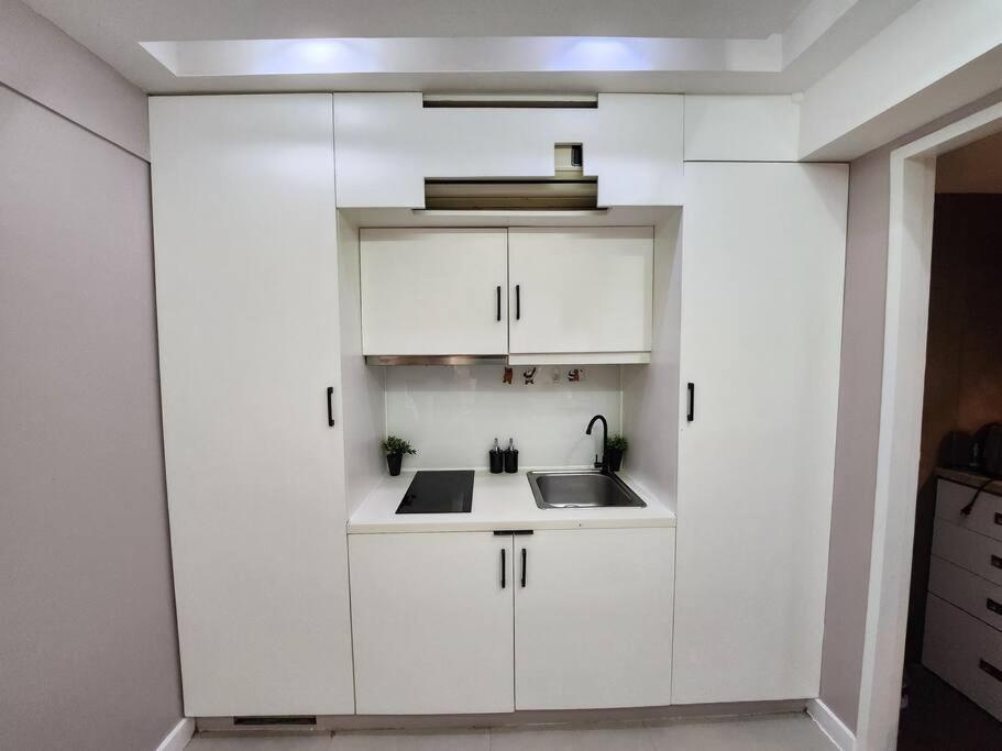 Enjoy Bgc Sunset And Golf Course View 2 Bedroom Loft With 100Mbps Internet Connection Manila Exterior photo