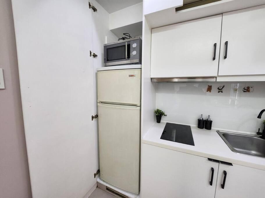 Enjoy Bgc Sunset And Golf Course View 2 Bedroom Loft With 100Mbps Internet Connection Manila Exterior photo